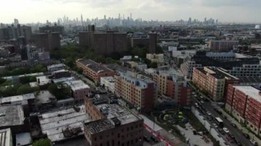 NYC Metro Drone Aerial ile çekim yapıyor. Manhattan ve New Jersey Hudson Nehri üzerinde