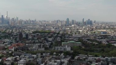 NYC Metro Drone Aerial ile çekim yapıyor. Manhattan ve New Jersey Hudson Nehri üzerinde