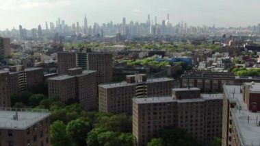 NYC Metro Drone Aerial ile çekim yapıyor. Manhattan ve New Jersey Hudson Nehri üzerinde