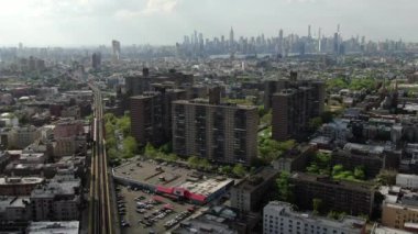 NYC Metro Drone Aerial ile çekim yapıyor. Manhattan ve New Jersey Hudson Nehri üzerinde