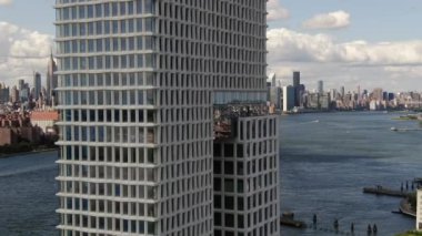 NYC Metro Drone Aerial ile çekim yapıyor. Manhattan ve New Jersey Hudson Nehri üzerinde