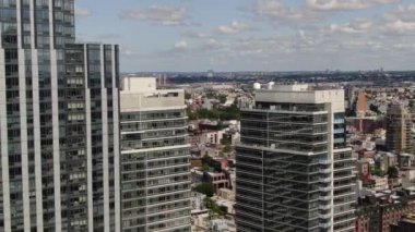 NYC Metro Drone Aerial ile çekim yapıyor. Manhattan ve New Jersey Hudson Nehri üzerinde