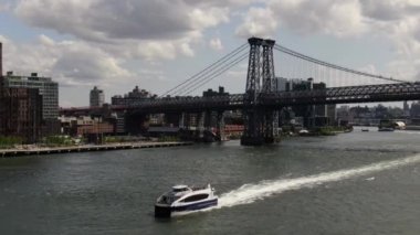 NYC Metro Drone Aerial ile çekim yapıyor. Manhattan ve New Jersey Hudson Nehri üzerinde