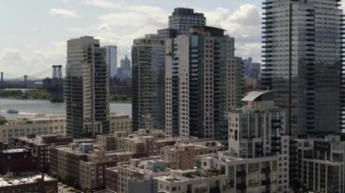 NYC Metro Drone Aerial ile çekim yapıyor. Manhattan ve New Jersey Hudson Nehri üzerinde