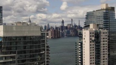 NYC Metro Drone Aerial ile çekim yapıyor. Manhattan ve New Jersey Hudson Nehri üzerinde