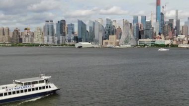 Hoboken Havalimanı, New Jersey Hudson Nehri 'nin karşısında.