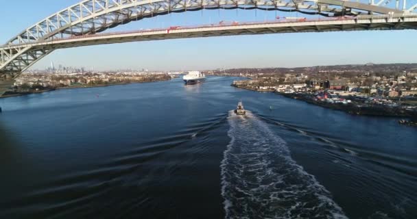 Aérien Remorqueur Passant Pont Bayonne Staten Island New York — Video