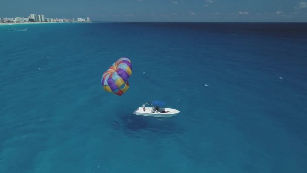 Tekne Paraglider Havasını Kapat Cancun Meksika — Stok video