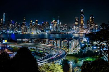 NYC Metro Drone Aerial ile çekim yapıyor. Manhattan ve New Jersey Hudson Nehri üzerinde