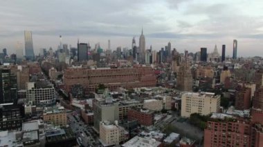 NYC Metro Drone Aerial ile çekim yapıyor. Manhattan ve New Jersey Hudson Nehri üzerinde