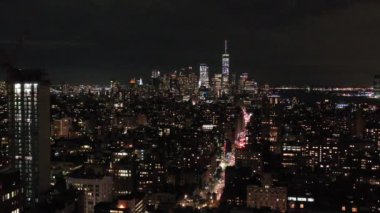 NYC Metro Drone Aerial ile çekim yapıyor. Manhattan ve New Jersey Hudson Nehri üzerinde