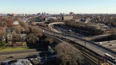 Bronx ve Manhattan İHA 'sının hava görüntüsü. Ocak 2023 'te çekilmiş. Büyük Elma 'da güneşli bir gün. 