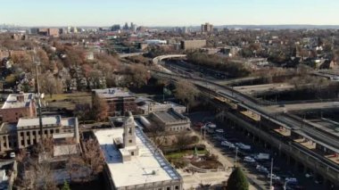 Bronx ve Manhattan İHA 'sının hava görüntüsü. Ocak 2023 'te çekilmiş. Büyük Elma 'da güneşli bir gün. 