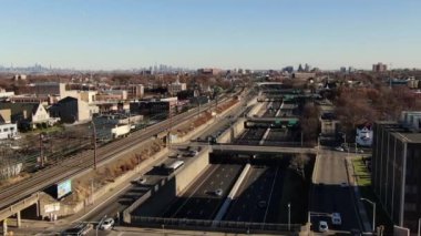 Bronx ve Manhattan İHA 'sının hava görüntüsü. Ocak 2023 'te çekilmiş. Büyük Elma 'da güneşli bir gün. 