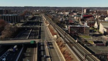 Bronx ve Manhattan İHA 'sının hava görüntüsü. Ocak 2023 'te çekilmiş. Büyük Elma 'da güneşli bir gün. 