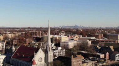Bronx ve Manhattan İHA 'sının hava görüntüsü. Ocak 2023 'te çekilmiş. Büyük Elma 'da güneşli bir gün. 