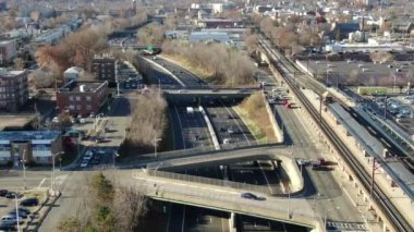 Bronx ve Manhattan İHA 'sının hava görüntüsü. Ocak 2023 'te çekilmiş. Büyük Elma 'da güneşli bir gün. 