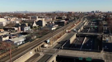 Bronx ve Manhattan İHA 'sının hava görüntüsü. Ocak 2023 'te çekilmiş. Büyük Elma 'da güneşli bir gün. 