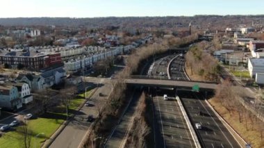 Bronx ve Manhattan İHA 'sının hava görüntüsü. Ocak 2023 'te çekilmiş. Büyük Elma 'da güneşli bir gün. 