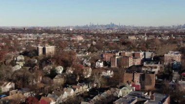 Bronx ve Manhattan İHA 'sının hava görüntüsü. Ocak 2023 'te çekilmiş. Büyük Elma 'da güneşli bir gün. 