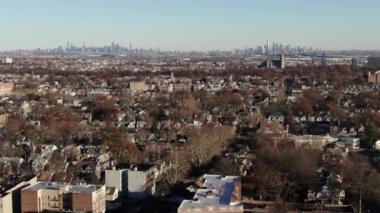 Bronx ve Manhattan İHA 'sının hava görüntüsü. Ocak 2023 'te çekilmiş. Büyük Elma 'da güneşli bir gün. 