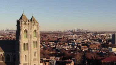 Bronx ve Manhattan İHA 'sının hava görüntüsü. Ocak 2023 'te çekilmiş. Büyük Elma 'da güneşli bir gün. 