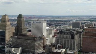 Bronx ve Manhattan İHA 'sının hava görüntüsü. Ocak 2023 'te çekilmiş. Büyük Elma 'da güneşli bir gün. 