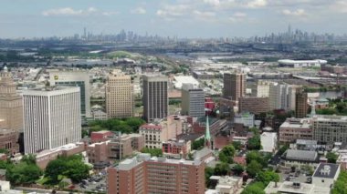Bronx ve Manhattan İHA 'sının hava görüntüsü. Ocak 2023 'te çekilmiş. Büyük Elma 'da güneşli bir gün. 