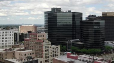 Bronx ve Manhattan İHA 'sının hava görüntüsü. Ocak 2023 'te çekilmiş. Büyük Elma 'da güneşli bir gün. 