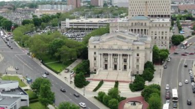 Bronx ve Manhattan İHA 'sının hava görüntüsü. Ocak 2023 'te çekilmiş. Büyük Elma 'da güneşli bir gün. 