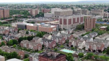 Bronx ve Manhattan İHA 'sının hava görüntüsü. Ocak 2023 'te çekilmiş. Büyük Elma 'da güneşli bir gün. 