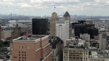 Bronx ve Manhattan İHA 'sının hava görüntüsü. Ocak 2023 'te çekilmiş. Büyük Elma 'da güneşli bir gün. 