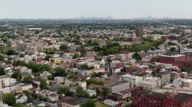 Bronx ve Manhattan İHA 'sının hava görüntüsü. Ocak 2023 'te çekilmiş. Büyük Elma 'da güneşli bir gün. 