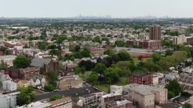 Bronx ve Manhattan İHA 'sının hava görüntüsü. Ocak 2023 'te çekilmiş. Büyük Elma 'da güneşli bir gün. 