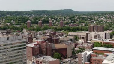 Bronx ve Manhattan İHA 'sının hava görüntüsü. Ocak 2023 'te çekilmiş. Büyük Elma 'da güneşli bir gün. 