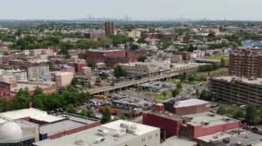 Bronx ve Manhattan İHA 'sının hava görüntüsü. Ocak 2023 'te çekilmiş. Büyük Elma 'da güneşli bir gün. 