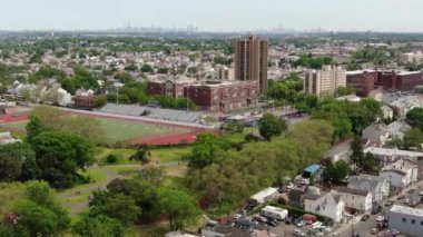 Bronx ve Manhattan İHA 'sının hava görüntüsü. Ocak 2023 'te çekilmiş. Büyük Elma 'da güneşli bir gün. 