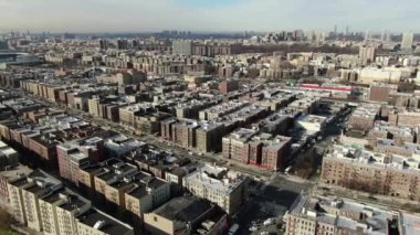 Bronx ve Manhattan İHA 'sının hava görüntüsü. Ocak 2023 'te çekilmiş. Büyük Elma 'da güneşli bir gün. 