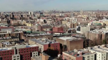 Bronx ve Manhattan İHA 'sının hava görüntüsü. Ocak 2023 'te çekilmiş. Büyük Elma 'da güneşli bir gün. 