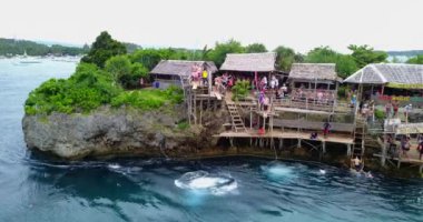 Suya Atlayan Çocuklar Havalimanı, Boracay Adası, Filipinler
