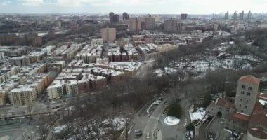 Inwood Hill Park 'taki Dehlizler, New York' un kuzeyinde bulunan Metropolitan Sanat Müzesi 'nin bir şubesidir..