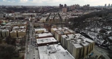 Manhattan 'daki Manastır, Tryon Parkı' nda bulunan Metropolitan Sanat Müzesi 'nin bir şubesidir. Ortaçağ Avrupa heykel ve fresklerinden oluşan bir koleksiyona sahip bir müze. 