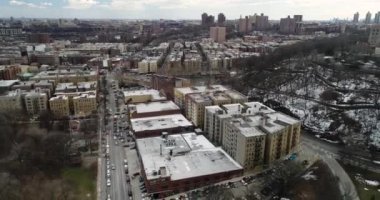 Manhattan 'daki Manastır, Tryon Parkı' nda bulunan Metropolitan Sanat Müzesi 'nin bir şubesidir. Ortaçağ Avrupa heykel ve fresklerinden oluşan bir koleksiyona sahip bir müze. 