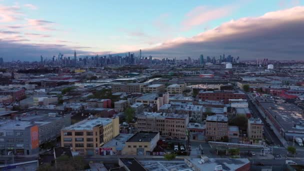 Queens Zróżnicowana Dzielnica Nowym Jorku Szczyci Się Licznymi Zabytkami Słynnych — Wideo stockowe