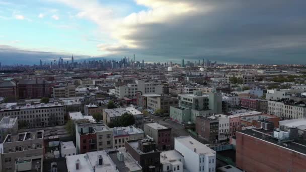 Queens Ένα Ποικίλο Δήμο Στη Νέα Υόρκη Υπερηφανεύεται Για Πολλά — Αρχείο Βίντεο