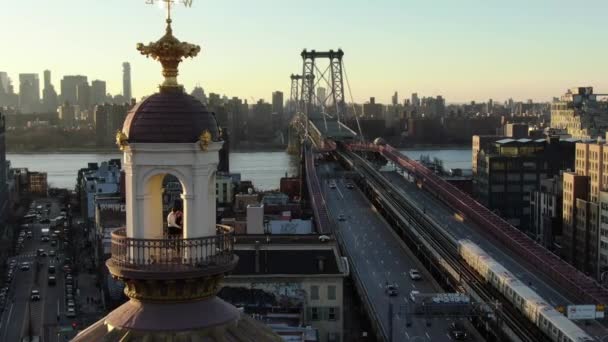 Couple Embracing Top Weylin Williamsburg Brooklyn — Wideo stockowe