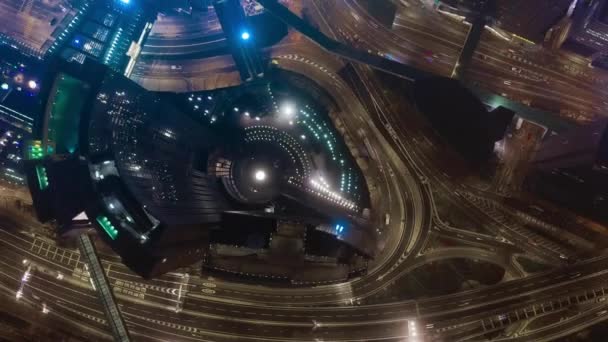 Pulserende Stad Gloeit Als Eindeloze Torens Staan Verlicht Tegen Nachtelijke — Stockvideo