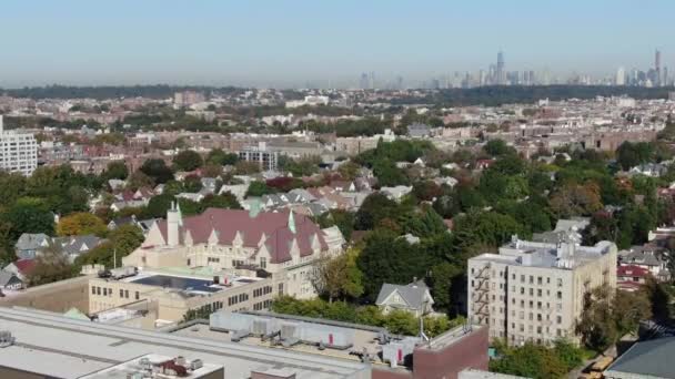 Aerial Brooklyn College — Stockvideo