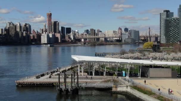 Long Island City Waterfront Queens Coronavirus Outbreak March 2020 — стоковое видео