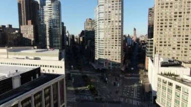 Coronavirus salgını sırasında Metropolitan Opera Binası, Mart 2020